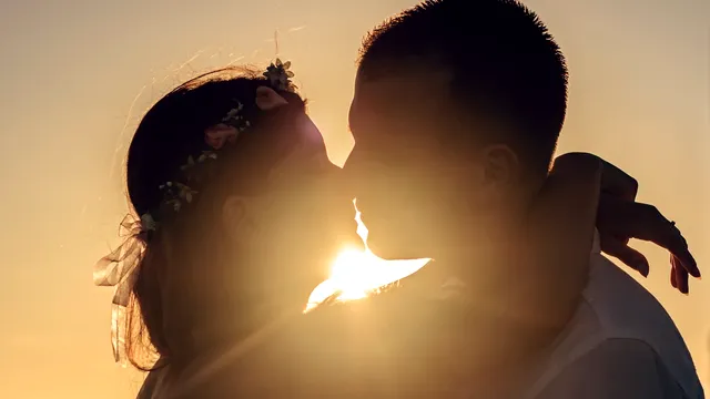 Cum faci să menții vie pasiunea în cuplu, după 20 de ani de relație și copii