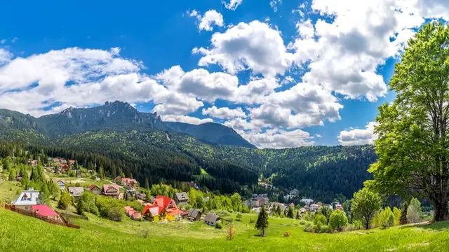 Durău, surpriza turistică a anului. Stațiunea montană din România care atrage tot mai mulți vizitatori