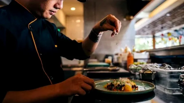 Cât poate câștiga lunar un bucătar priceput. Chef Orlando Zaharia ne spune suma