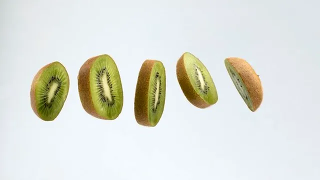 Fructul care îmbunătățește somnul și starea de bine. Tu știai ce beneficii are fructul kiwi?