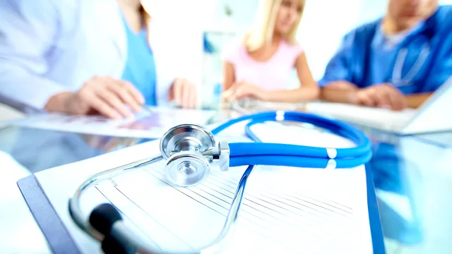 Pericolul nevăzut pentru copii: boala care ucide rapid și poate fi prevenită doar prin vaccin. De ce România nu oferă compensare