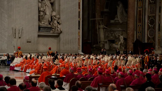 Conclavul romano-catolic explicat: cine participă și cum este ales succesorul Papei Francisc