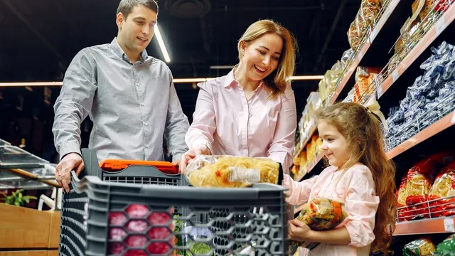 Magazinele rămân deschise de 1 Mai. Ce program au marile lanțuri comerciale în minivacanță