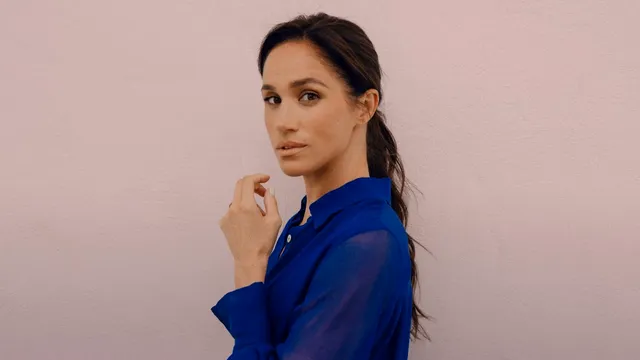 Meghan Markle renunță la titlul regal și se prezintă simplu: „Meghan”