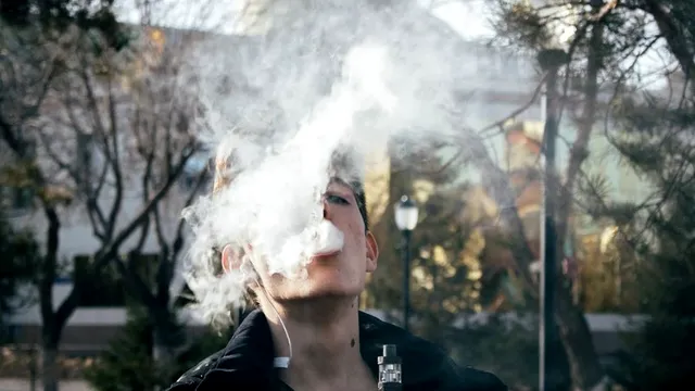 Pericolele vapatului. De ce ar trebui să te oprești imediat, conform unui chirurg