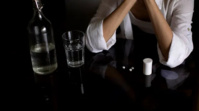 Poate alcoolul să declanșeze atacuri de panică? Ce spun experții despre legătura dintre consumul de alcool și anxietate