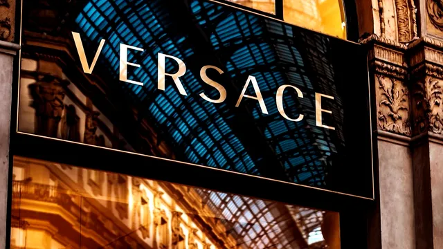 Prada cumpără Versace pentru 1,4 miliarde de dolari
