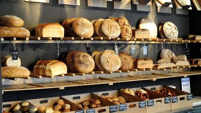 Preț record pentru o pâine în România. Cât a plătit un client într-o brutărie din Turda