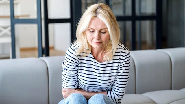 Menopauza și anxietatea: cum afectează schimbările hormonale starea psihică a femeilor