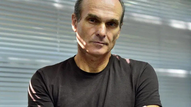Cristian Tudor Popescu face apel la alegători: „Îi rog, dacă e nevoie în genunchi...”