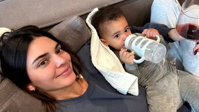 Kendall Jenner, o mătușă iubitoare. Cum s-a pozat vedeta cu fiul lui Kylie