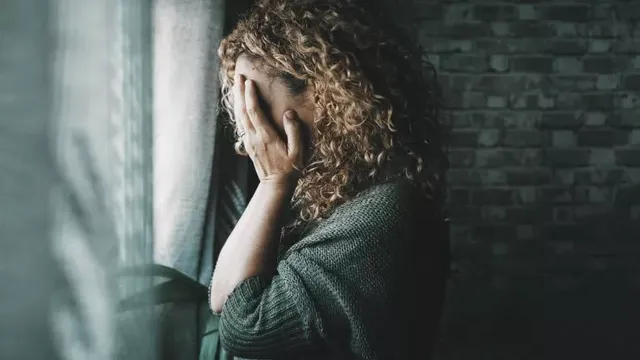 M-am prefăcut că plec din localitate și m-am mutat într-un bloc vecin, la prietena mea. Ce am aflat despre soțul meu mi-a schimbat total viața