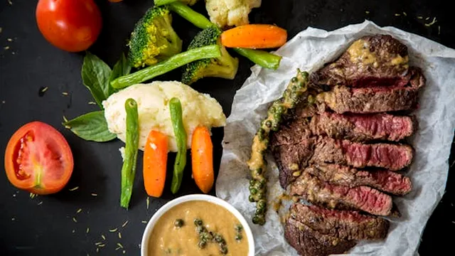 Cum influențează alimentația riscul de cancer de colon. Recomandările medicilor pentru o dietă sănătoasă