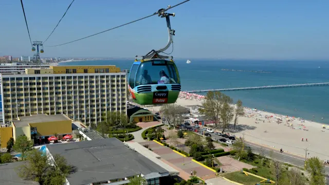 Imagine dezolantă a stațiunii Mamaia văzută din telegondolă. Turiștii sunt șocați de dezordine și neglijență