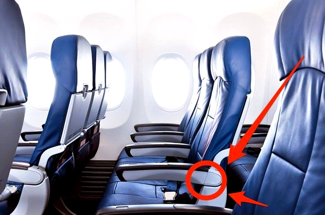 Butonul de la scaunele de avion care îți oferă mai mult spațiu