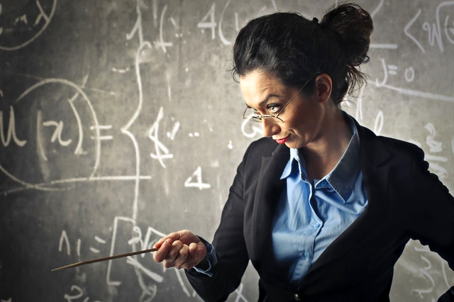 Cum este corect, de fapt: doamna profesoară sau doamna profesor