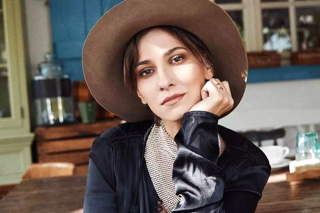 Dana Rogoz 3