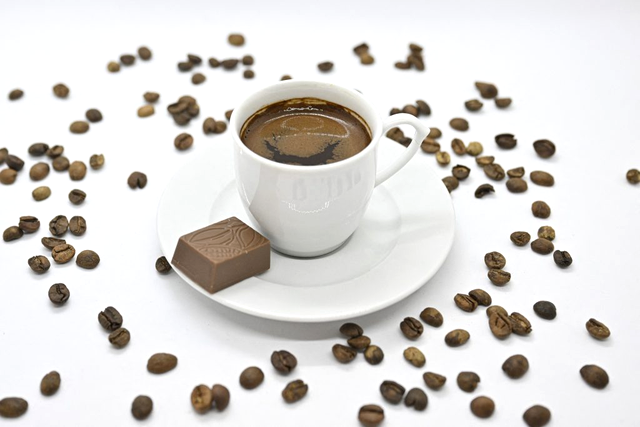 Ce se întâmplă de fapt dacă pui unt în cafea