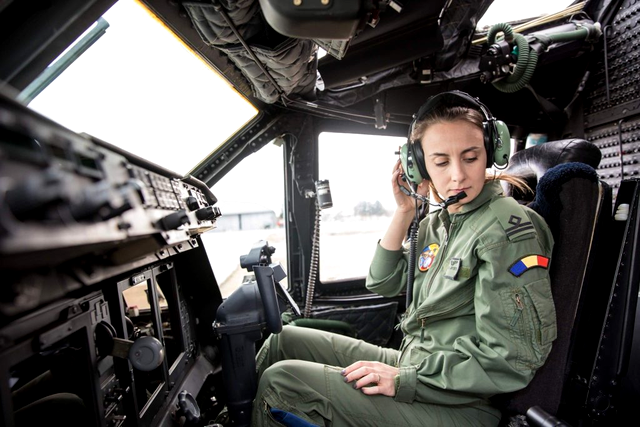 România se mândrește cu femei în armată, iar căpitanul Diana Apostol a reușit să fie un pilot militar iscusit