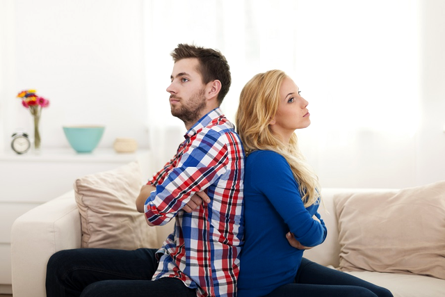Cine rămâne în casă după divorț