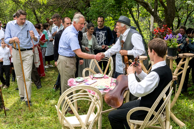 Prințul Charles, în vizită, în România