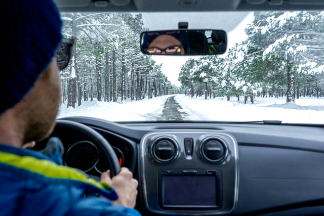 De ce nu trebuie să încălzești motorul iarna