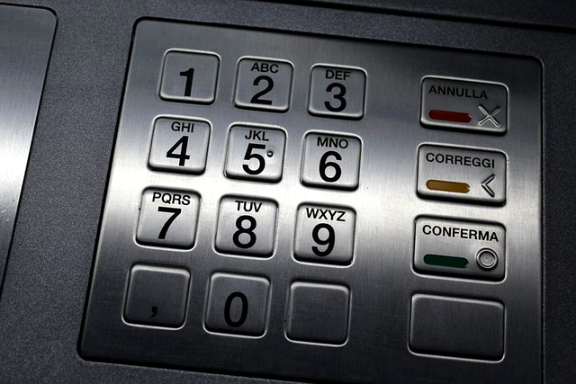 De ce trebuie să verifici întotdeauna tasta 5 a bancomatului înainte de a scoate banii
