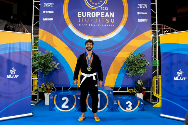 Ștefan Floroaica și-a mutat antrenamentele de jiu jitsu pe platourile de filmare de la Lia, soția soțului meu
