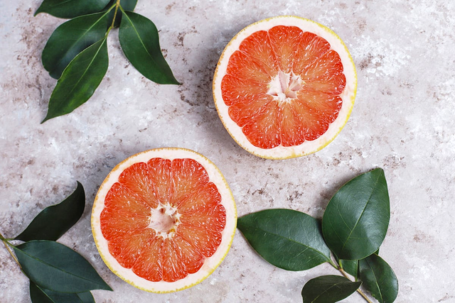 Grapefruitul te poate ajuta sa-ti cureti cada