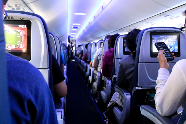 Locurile pe care să nu te așezi niciodată când călătorești cu avionul