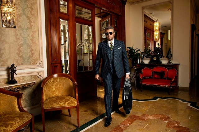 Cât costă sacourile Viggo by Cătălin Botezatu. Ce detaliu unic au, designerul face bani frumoși din modă