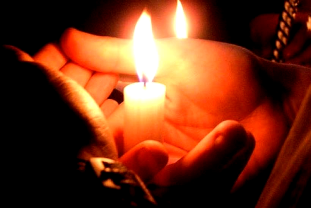 De ce se ia lumina de Paște