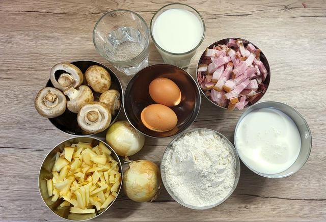 Ingrediente clătite cu șuncă și cașcaval