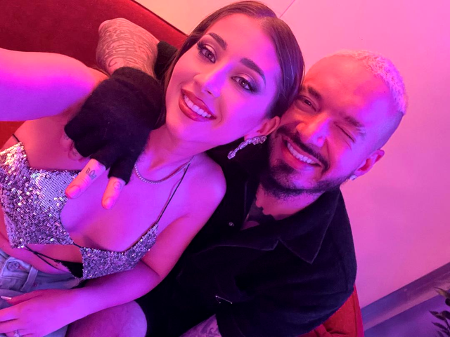 Nicole Cherry și J. Balvin, în backstage, la Neversea