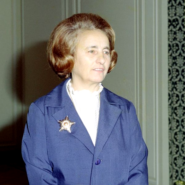 De unde se îmbrăca Elena Ceaușescu. Avea o obsesie pentru bijuterii