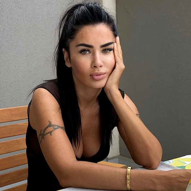 Oana Zavoranu si-a lansat propria colectie de haine 4