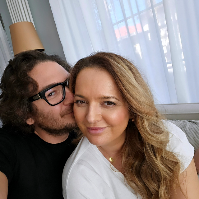Ipostaza romantică în care au fost surprinși Florin Dumitrescu și soția lui. Sunt căsătoriți de 10 ani și par mai îndrăgostiți ca niciodată 