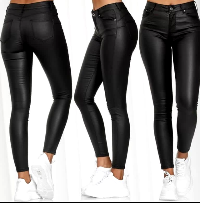 Cum se spală pantalonii din piele fără să îi strici