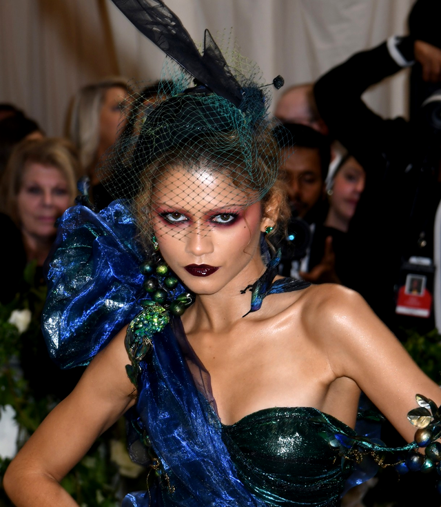 Rochii spectaculoase de la Met Gala 2024. Cum au apărut Shakira, Jennifer Lopez sau Sarah Jessica Parker