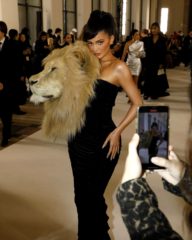 Kylie Jenner, ținută spectaculoasă la Săptămâna Modei de la Paris