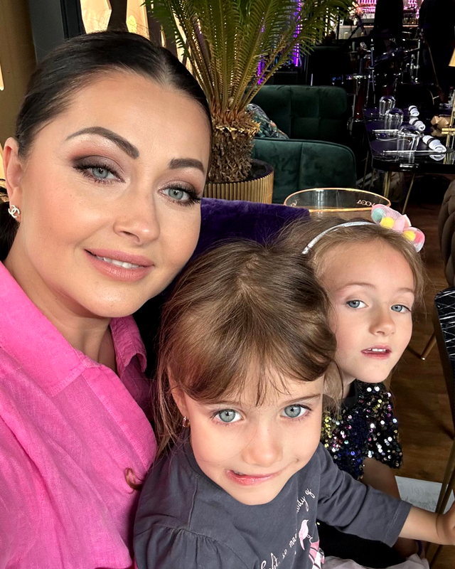 Gabriela Cristea si fiicele ei