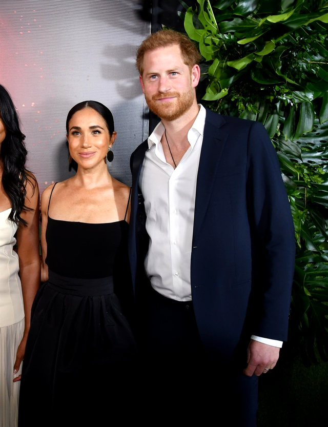 Meghan Markle a stârnit mare vâlvă în Europa. Ce e schimbat la soția Prințului Harry, toate camerele de luat vederi au dat zoom pe ea 