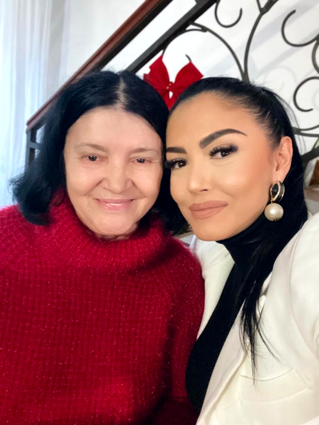 Are o relație specială cu mama ei, Ioana