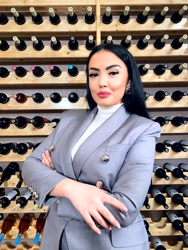 Andreea se pregateste să se înscrie din nou la facultate. De această dată la Psihologie
