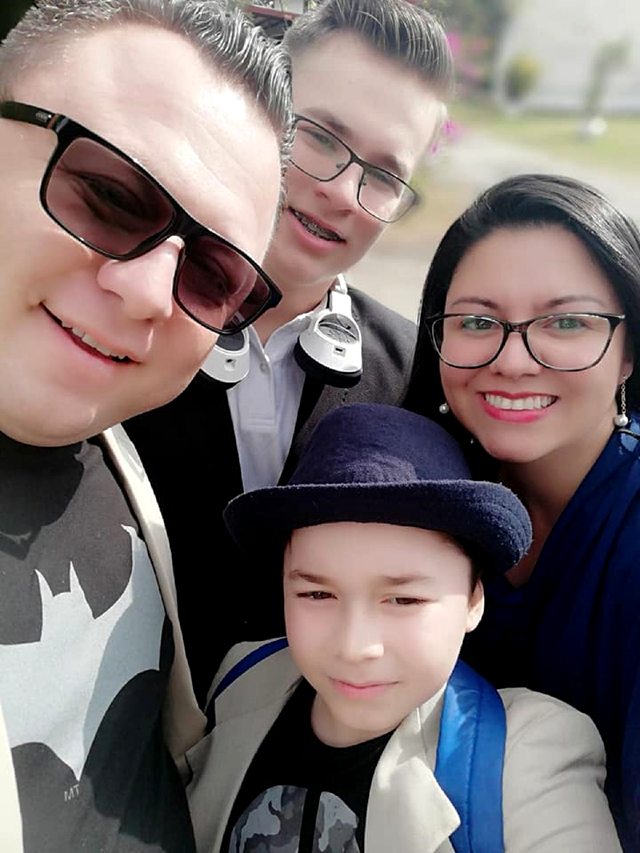 Dragoș Dolănescu, alături de soție și de fiii lui