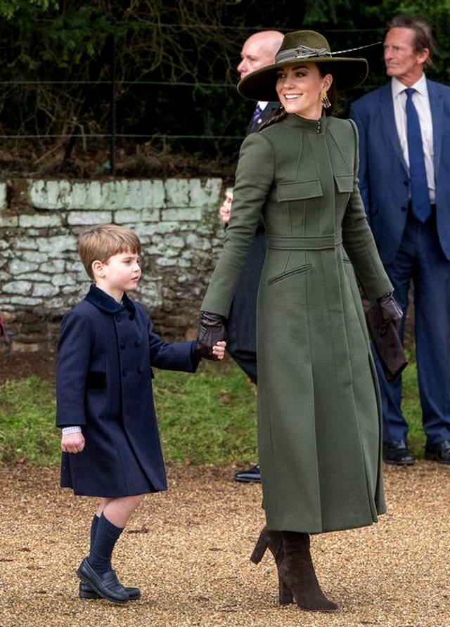 De ce prințul Louis a purtat pantaloni scurți la slujba de Crăciun - Copy
