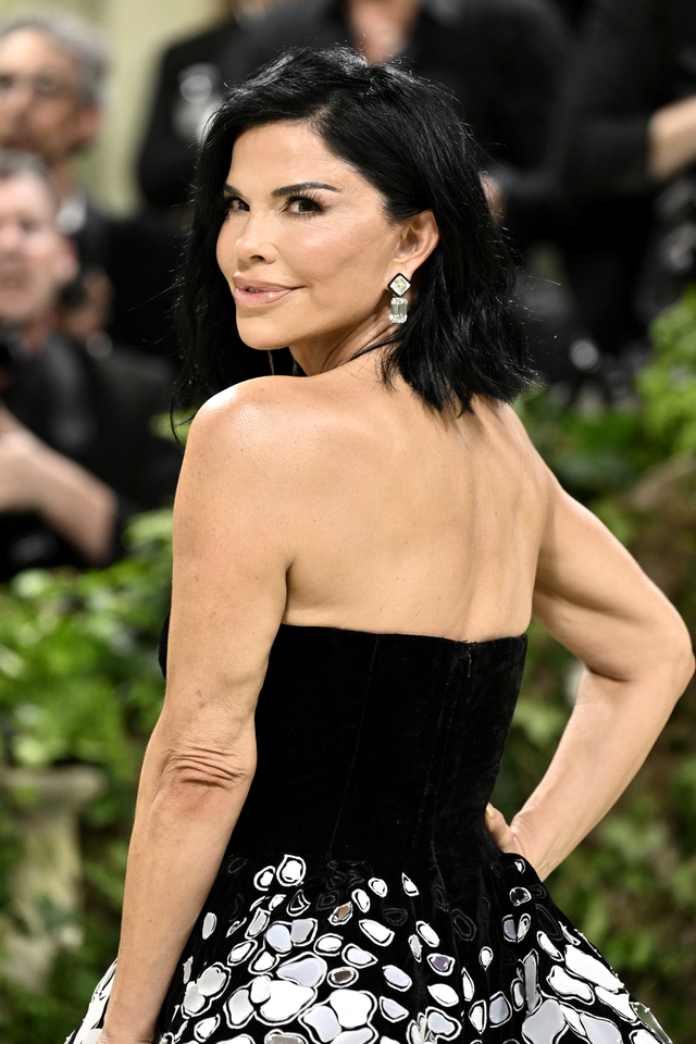 Ținuta inedită purtată de soția lui Jeff Bezos la Met Gala 2024. Cel mai bogat om din lume și partenera sa au atras toate privirile la petrecere