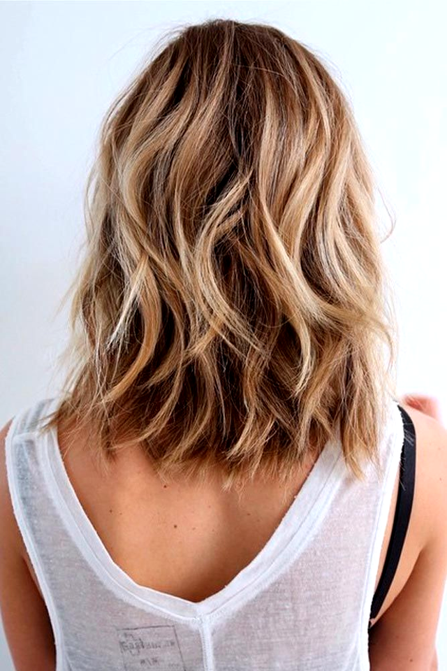 5 coafuri simple și elegante pe care ți le poți face rapid acasă