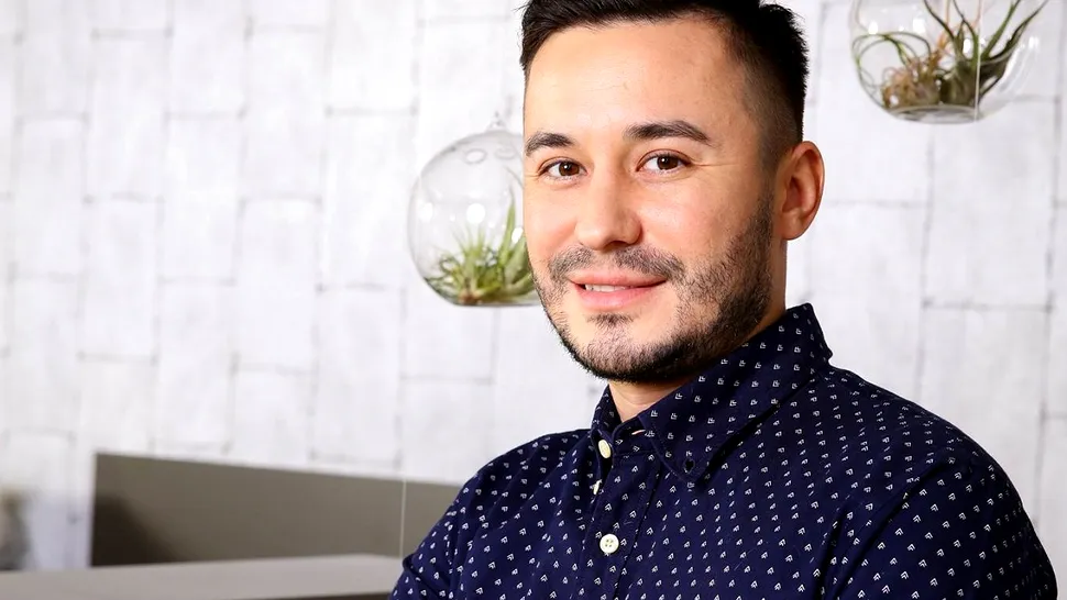 Ce trebuie să știe o mireasă atunci când își alege coafura de nuntă. Adrian Perjovschi, hairstylist: „Să fie cât mai simplă ca să reziste și să se potrivească cu imaginea totală”