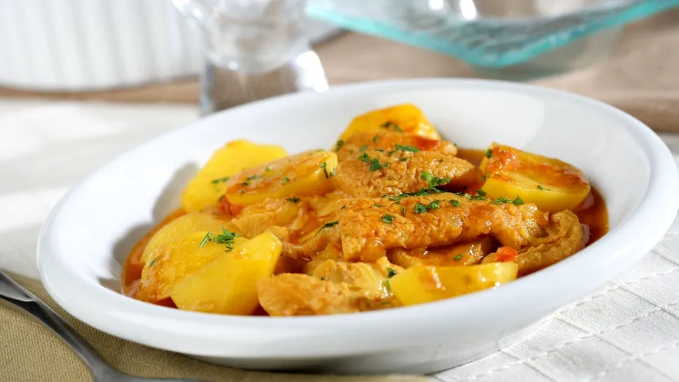 Ce să adaugi la final în tocănița de cartofi. Singurul ingredient care îi dă o aromă aparte
